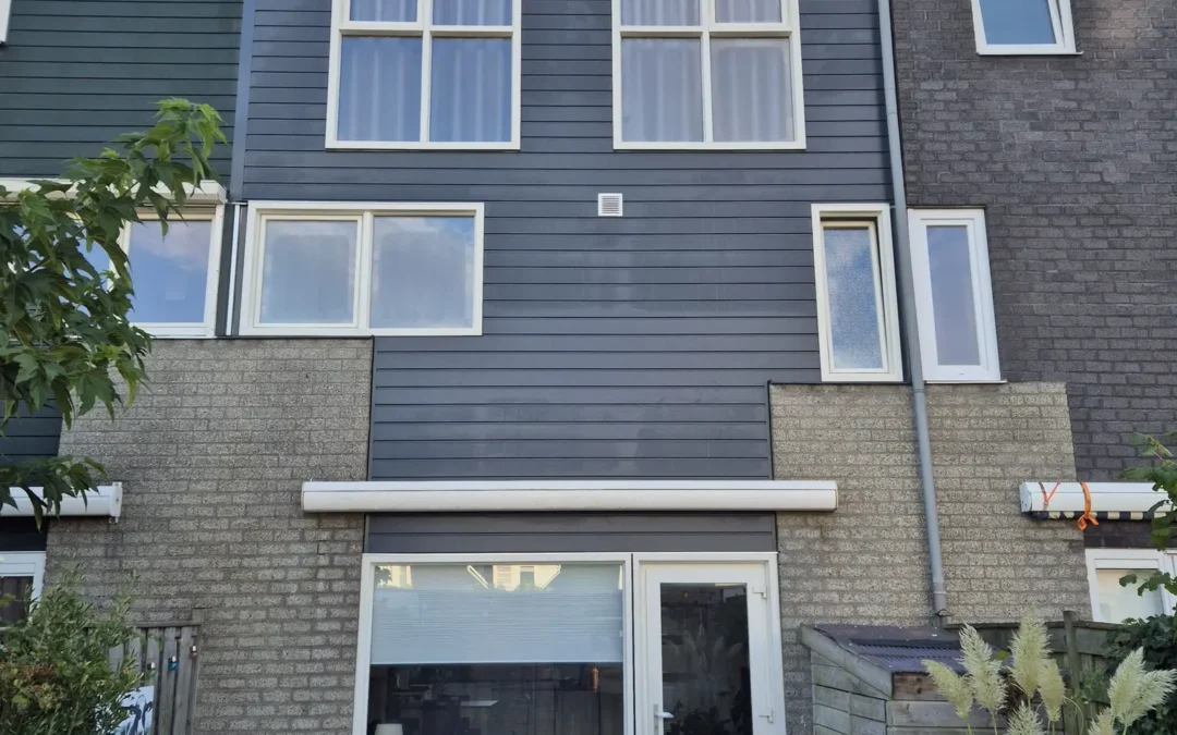 Keralit delen op gevel