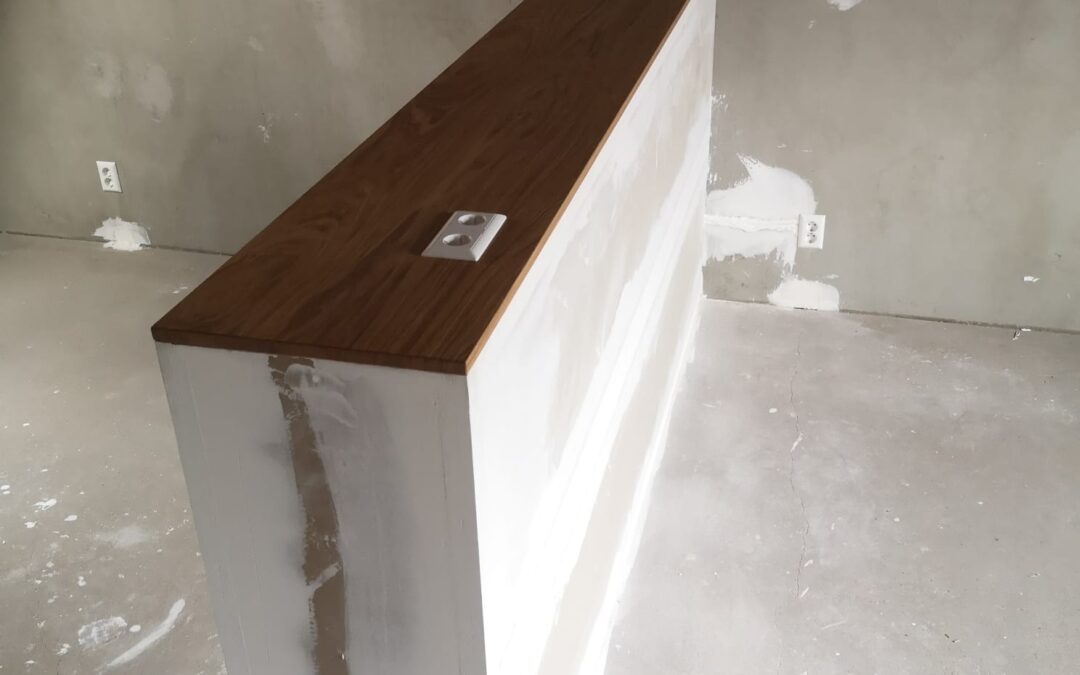 Achterwand bed en scheidingswand
