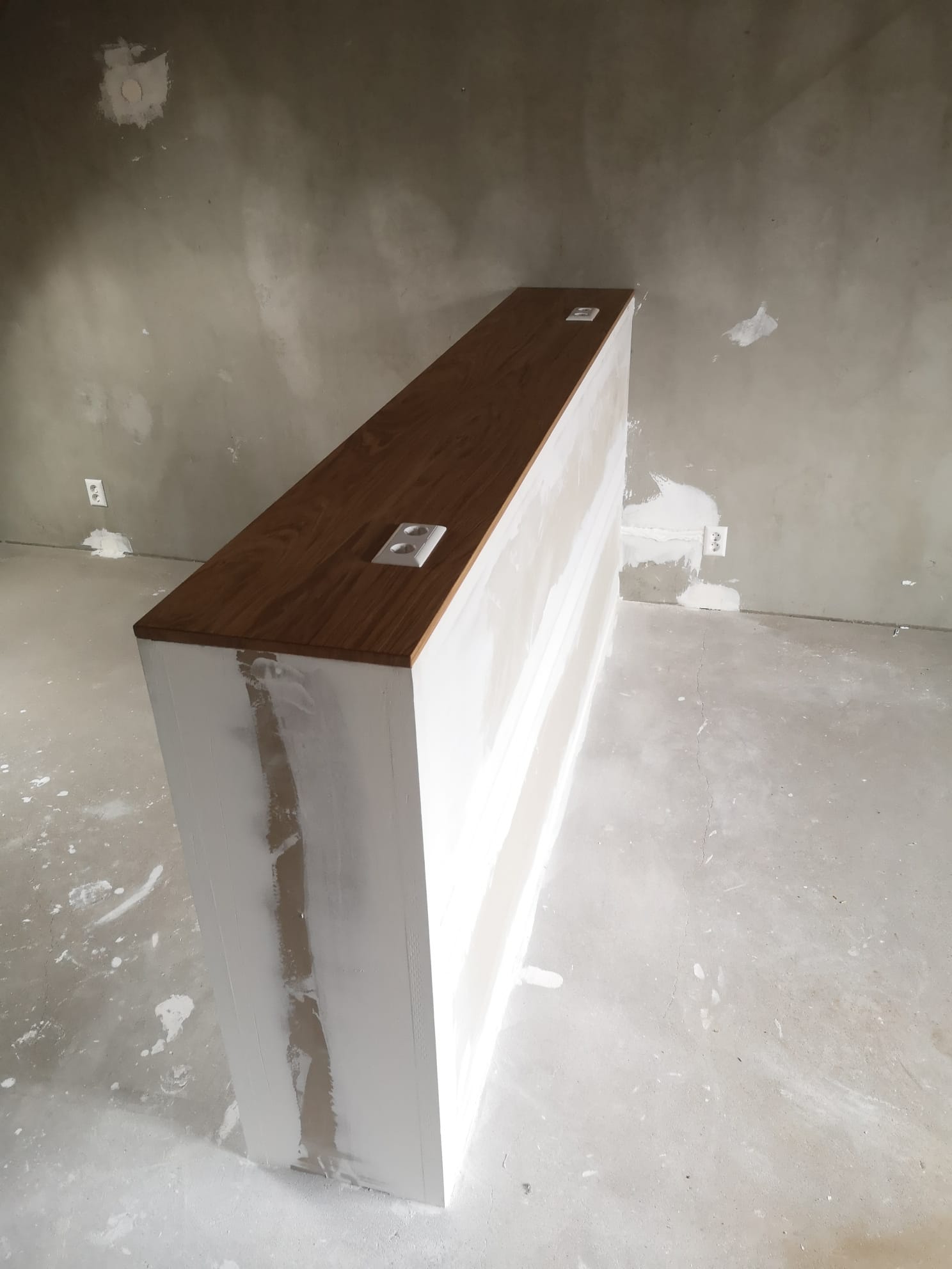 Achterwand bed en scheidingswand